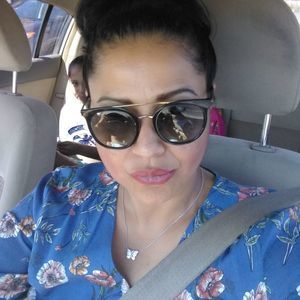 Meet your Posher, Refugio